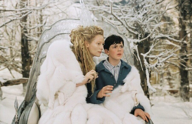 Skandar Keynes en Tilda Swinton in The Chronicles of Narnia: The Lion, the Witch and the Wardrobe