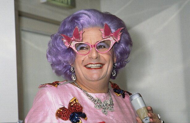 Australische komiek Barry Humphries (89) overleden