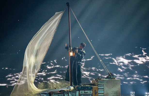 JJ trad op met zijn nummer Wasted Love.