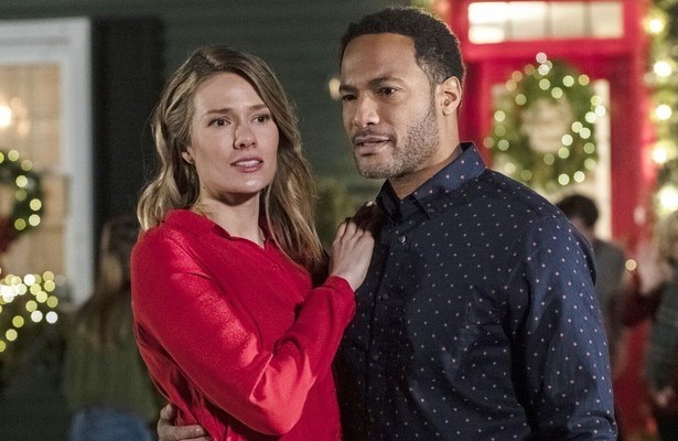 Tori Anderson en Mykee Selkin in A Chance for Christmas