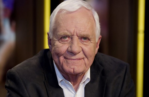 Speciale uitzending overleden journalist Aad van den Heuvel