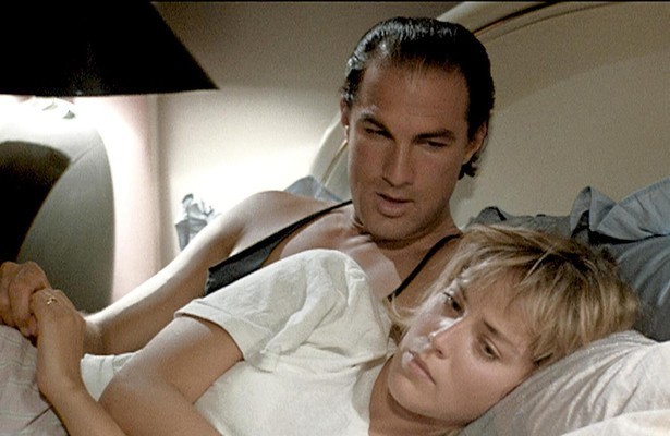 Sharon Stone en Steven Seagal in Above the Law