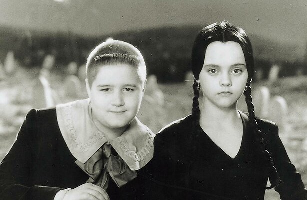Christina Ricci en Jimmy Workman in Addams Family Values