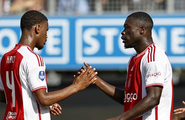 Jorrel Hato en Brian Brobbey voor Ajax