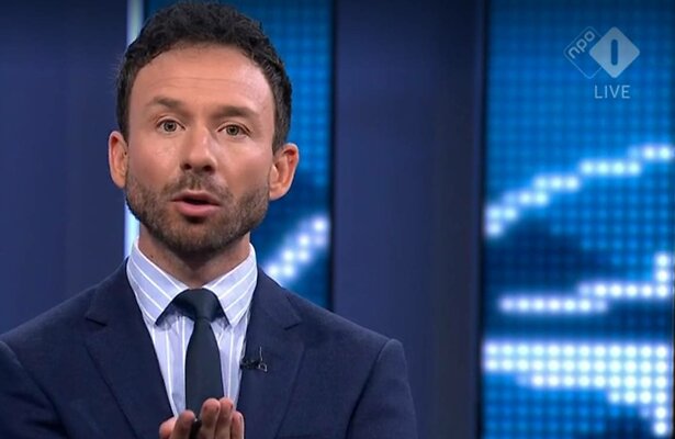 Albert Bos tijdens het lange journaal over de NAVO-top.