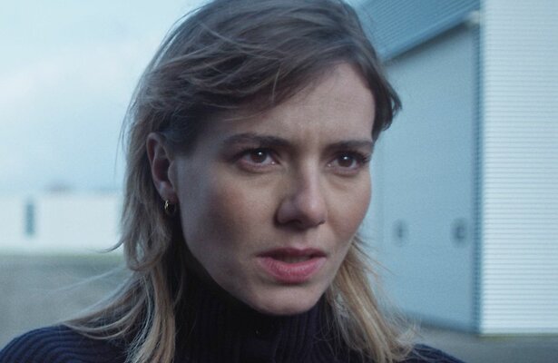 Sallie Harmsen in Alpha 00