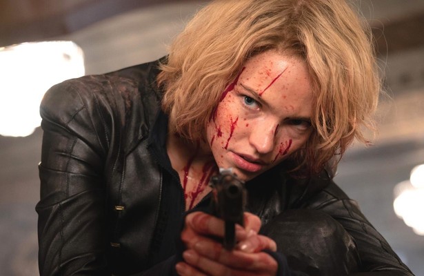 Sasha Luss als Anna in Anna