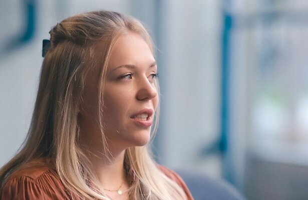 Willemijn in App Me als Je Thuis Bent