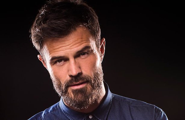 Arie Boomsma deelt eerste foto van dochtertje