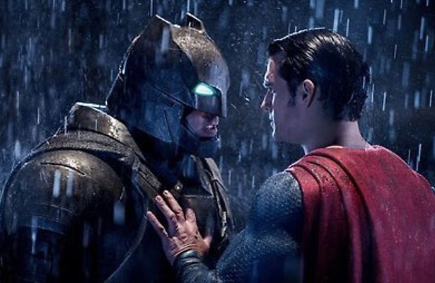 Superman knokt met Batman