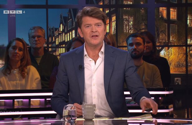 Beau produceert de serie zelf