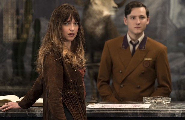 Dakota Johnson en Tom Holland in Bad Times at the El Royale