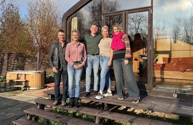 Herman, Tineke, Joshua, Laura en Joyce uit Bed & Breakfast