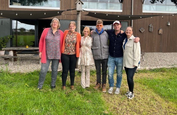 Linda, Kim, Debby, Willem, Michel en Laura (Bed & Breakfast)