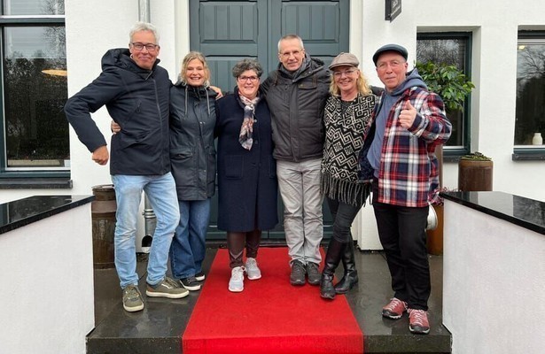Pieter, Corrie, Marjan, Riny, Mirjam en Gerald in Bed & Breakfast