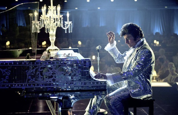 Michael Douglas schittert in een heerlijke film over de extravagante pianist Liberace