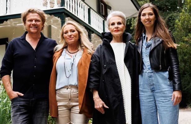 Bastiaan Ragas, Desray, Ans Markus en dominee Anne-Meta Kobes-Gerritsen