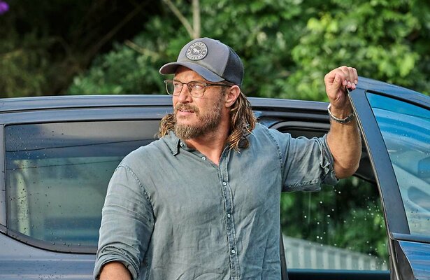 Travis Fimmel als James Cormack in Black Snow: Jack of Clubs