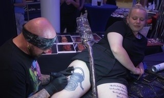 Bunte Haut und schräge Typen - Die Tattoo Kreuzfahrt