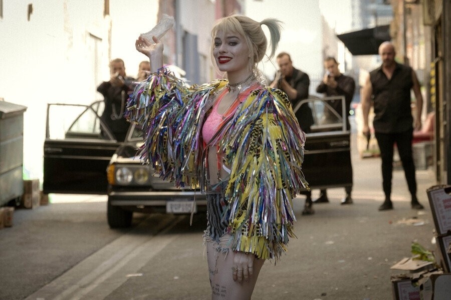 Birds of Prey (And the Fantabulous Emancipation of One Harley Quinn)