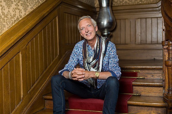 Martien richt twee paleisjes in