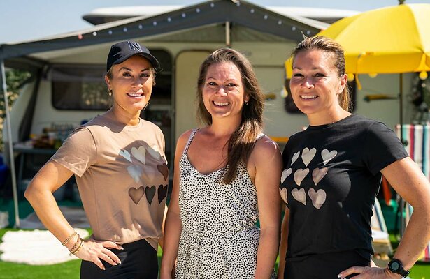 Nathalie, Melanie en Judith in Camping de Wildernis
