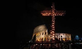 Colosseo: Celebrazione del rito della Via Crucis presieduto da Papa Leone XIV