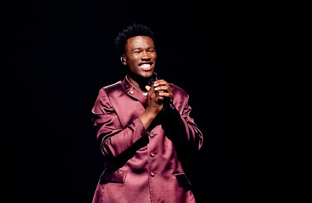 Claude op podium Eurovisie Songfestival 2025