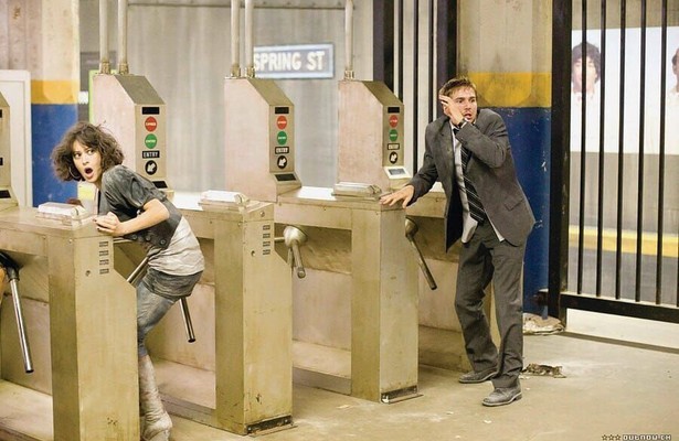 Lizzy Caplan en Michael Stahl-David in Cloverfield