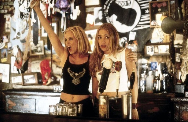 Maria Bello en Piper Perabo in Coyote Ugly