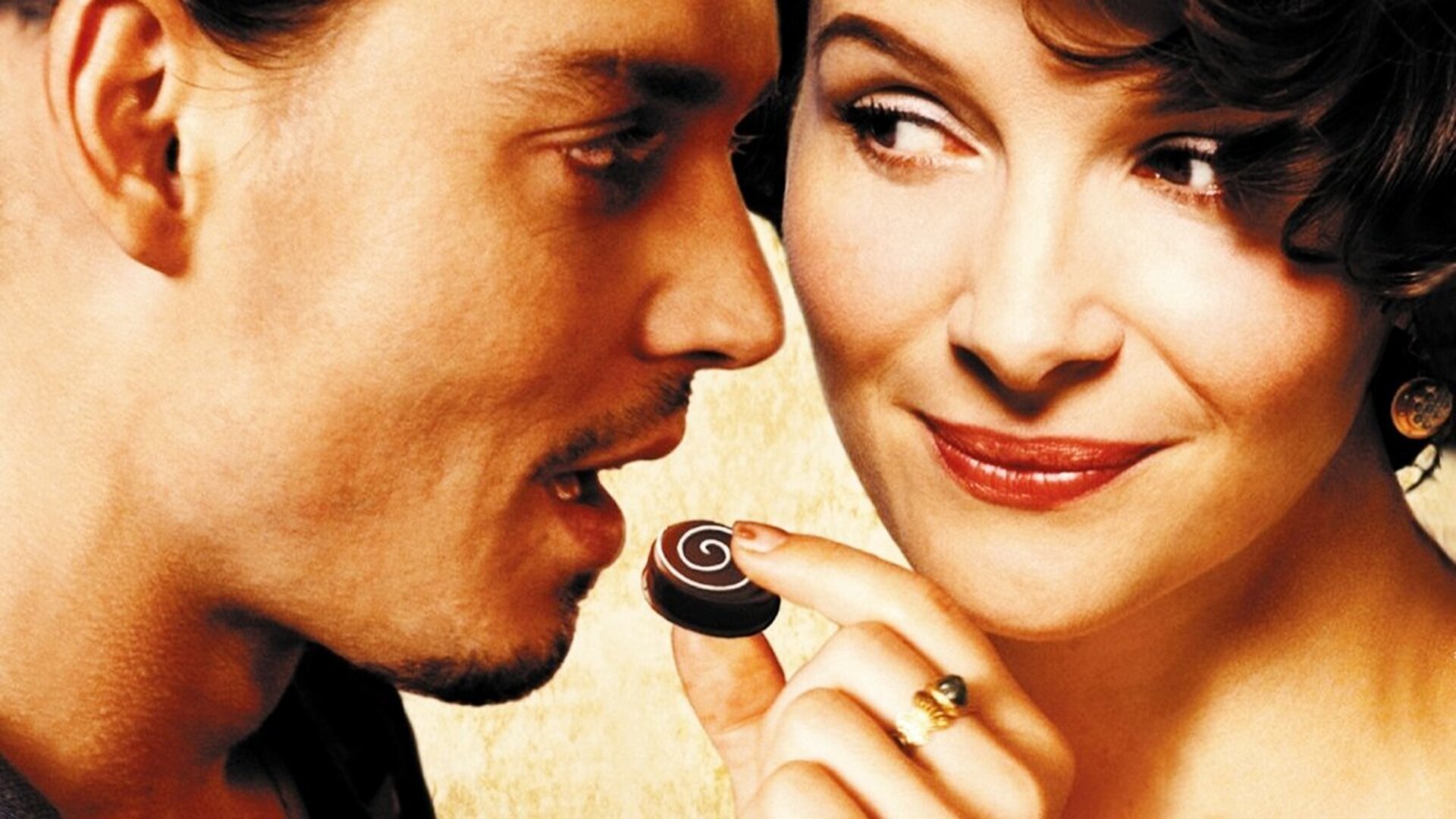 Johnny Depp smelt voor bonbons en de charmes van Juliette Binoche in ...