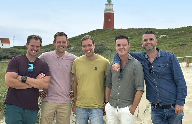 Mike, Paul S, Paul G, Jacco en Mark uit Daten in het Dorp