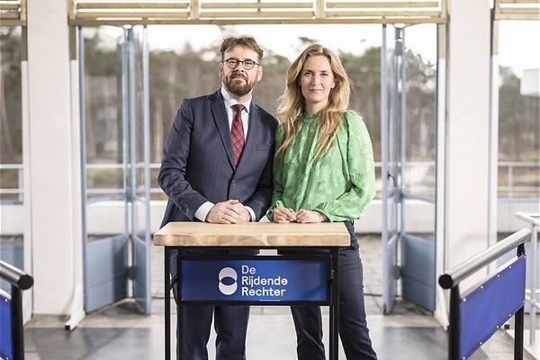 Papegaai maakt lawaai