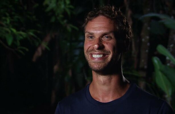 Dick vindt dat zijn date wel een oog heeft voor het vinden van spinnen.