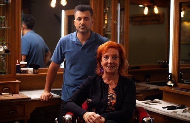 Carry Tefsen en Özcan Akyol in De Geknipte Gast