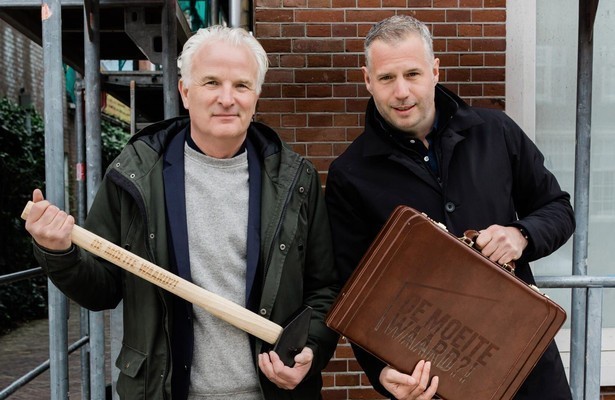 Bob Sikkes en Tijl Beckand in De Moeite Waard?!