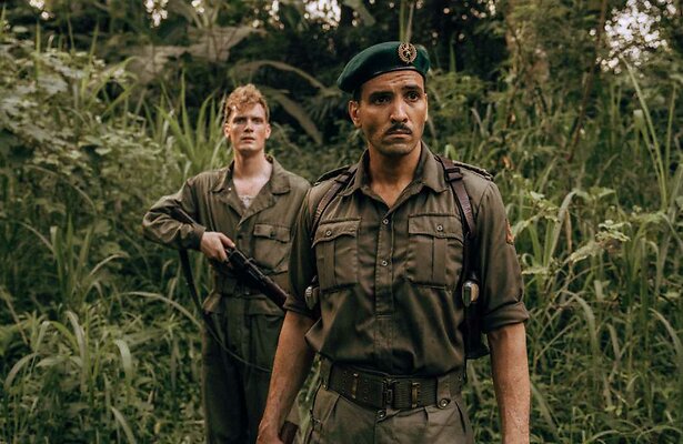 Martijn Lakemeier en Marwan Kenzari in De Oost