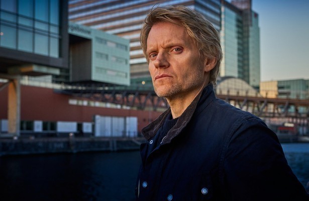 Marc Warren als Piet van der Valk in Detective Van der Valk