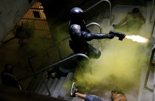 Karl Urban als Dredd in Dredd