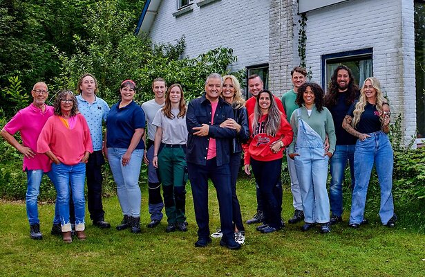René en Natasja Froger met de deelnemers van Een Eigen Huis.