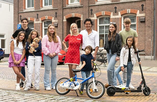 De familie Nagelkerke bij hun deelname aan Een Huis Vol in 2023.