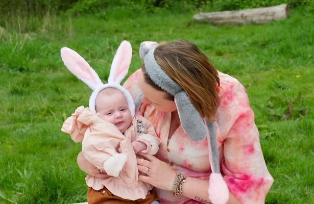 Priscilla Wildeman met dochter Billie Jean met opnames tijdens Pasen 2025.