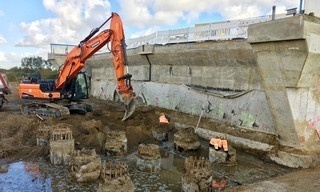 Eine Brücke über das Loch: Der Bau der Behelfsbrücke an der A20