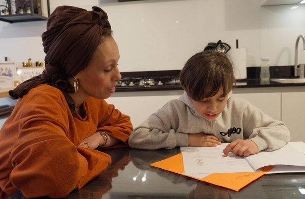 De familie Bakhcha in Een Huis Vol