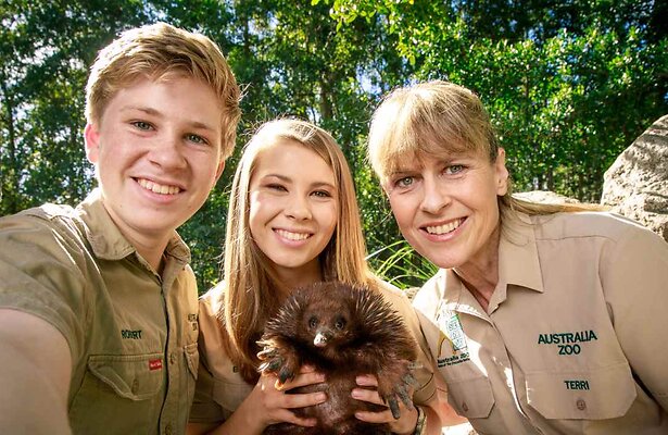 Robert, Terri en Bindi Irwin in Een Dag in de Dierentuin