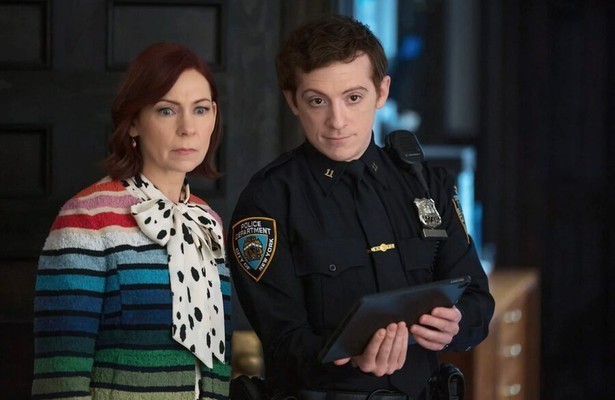 Carrie Preston en Ethan Slater in Elsbeth