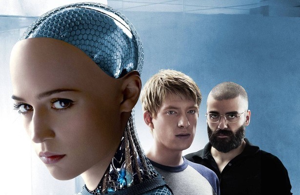 Alicia Vikander, Domhnall Gleeson en Oscar Isaac in Ex Machina