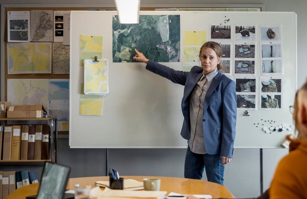 Sofia Helin als Iris in Fallen