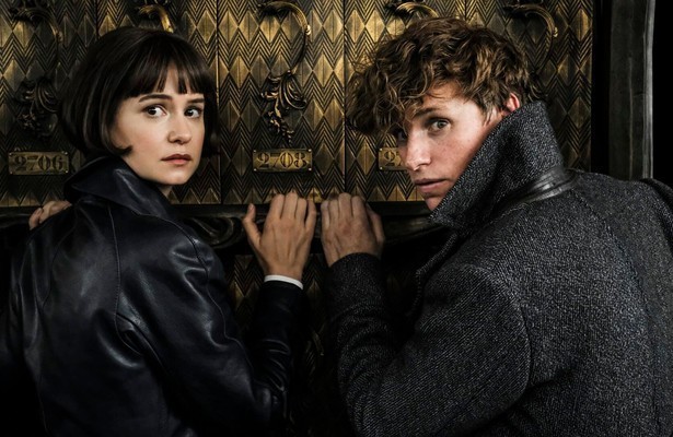 Katherine Waterston en Eddie Redmayne in Fantastic Beasts: The Crimes of Grindelwald