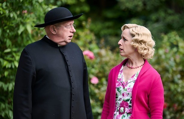 Mark Williams en Claudie Blakley in Father Brown